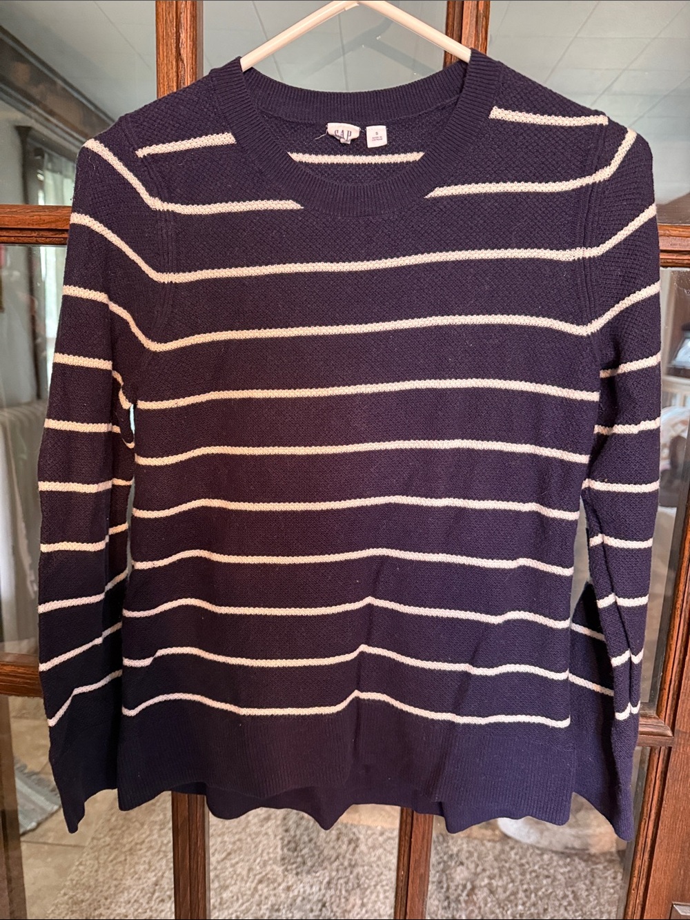 GAP Men’s Navy and Cream Striped Crewneck Sweater
